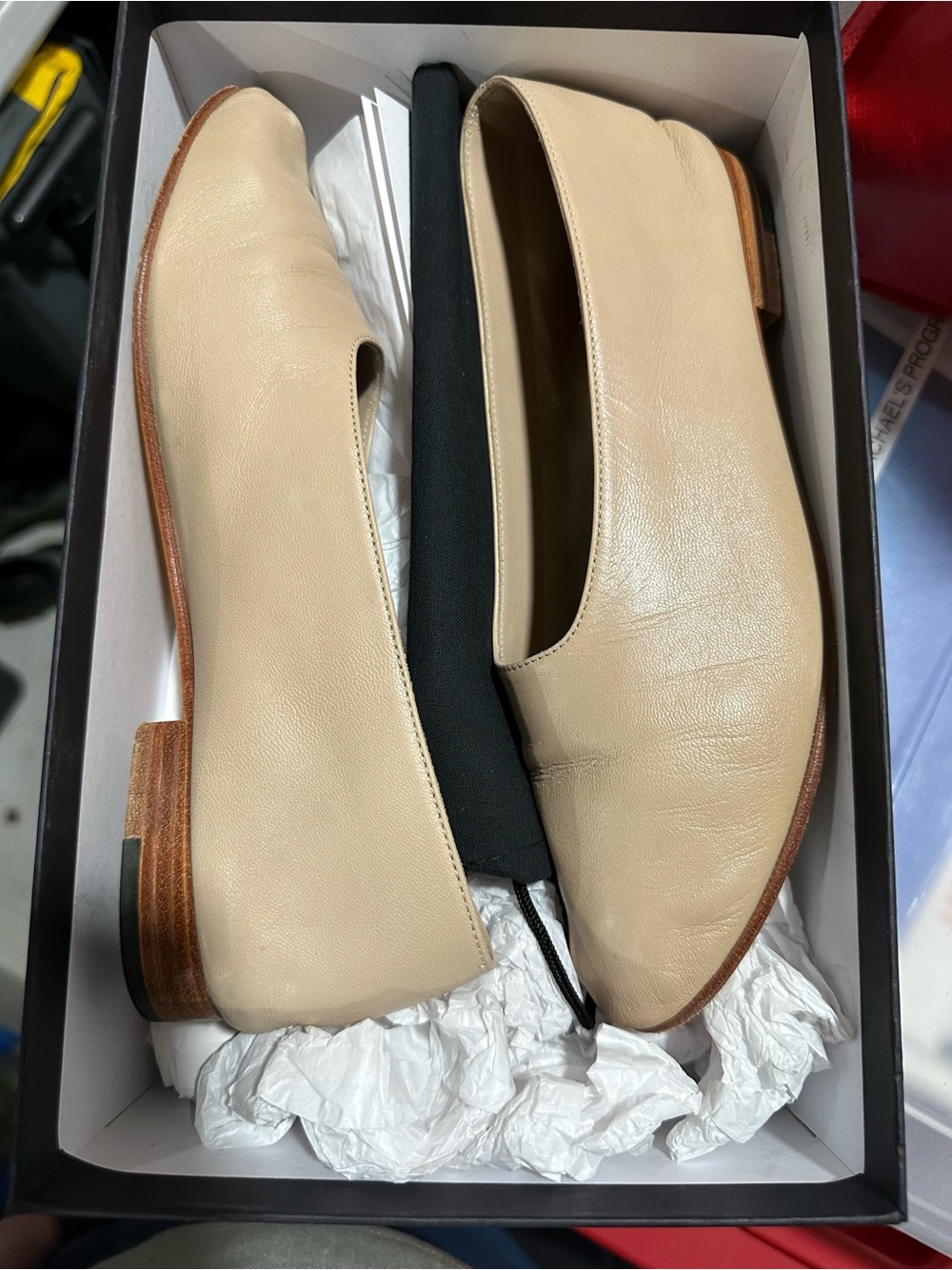 Martiniano Glove Flat in Antelope kid leather, size 39